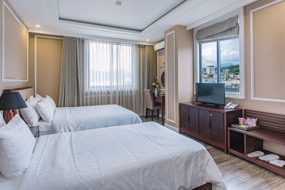 Cao Minh Hotel Lao Cai Deluxe Room, Multiple Beds, River View 3