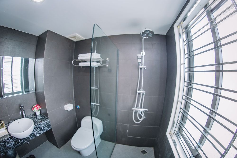 Cao Minh Hotel Lao Cai Deluxe Room, Multiple Beds, River View 6