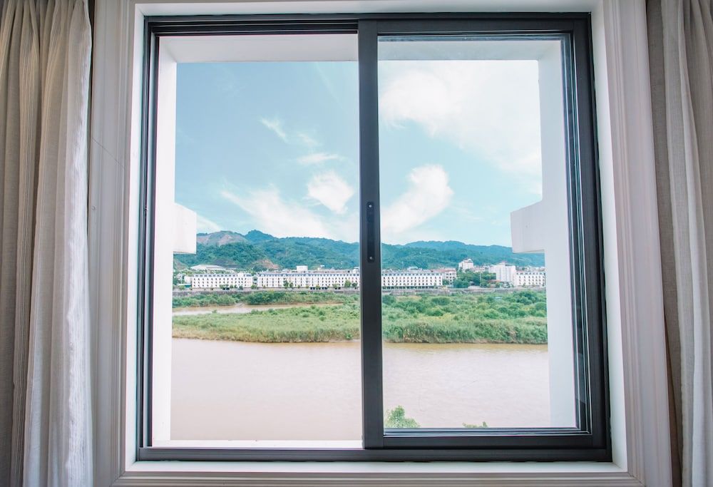 Cao Minh Hotel Lao Cai Deluxe Room, Multiple Beds, River View 5