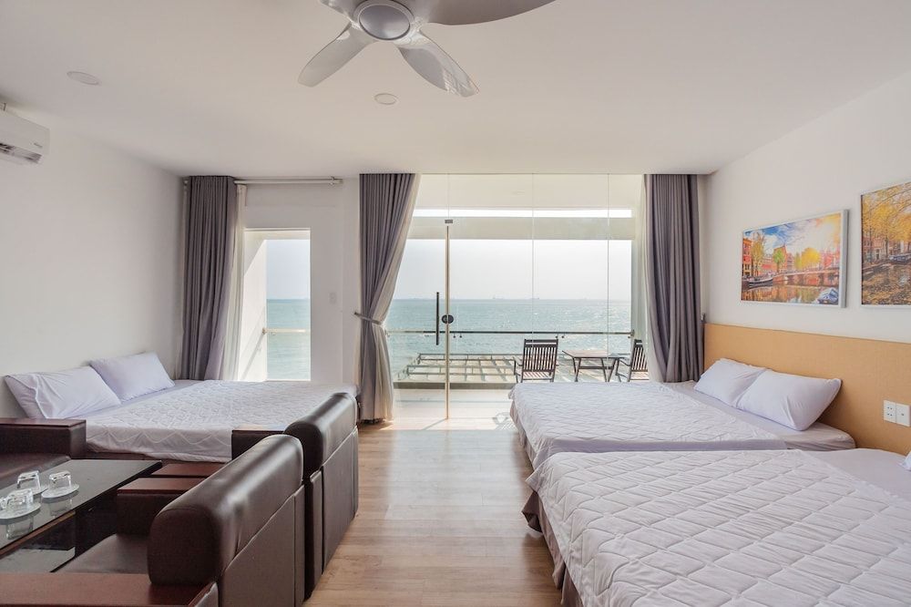 Family Room, Balcony