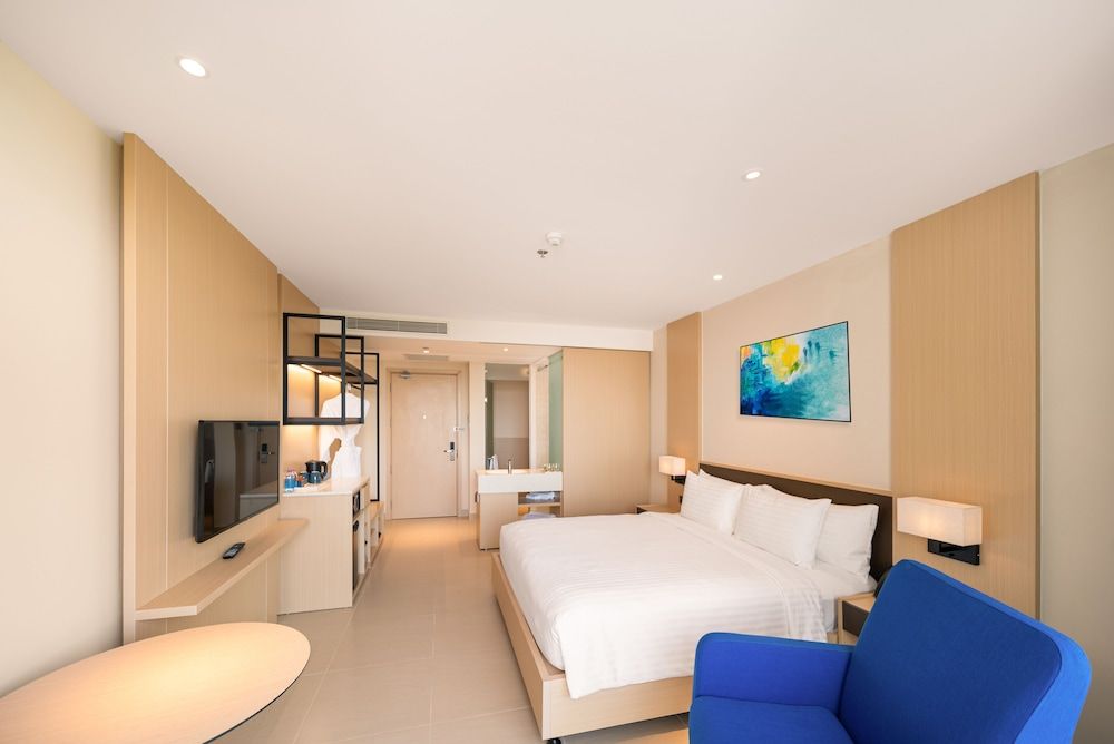 The Empyrean Cam Ranh Beach Resort Premier King Room Oceanfront 4