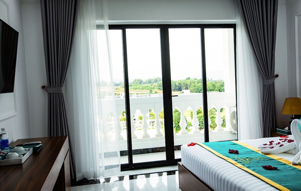 La Saveur de Hoa Binh Resort Deluxe Twin Room 9