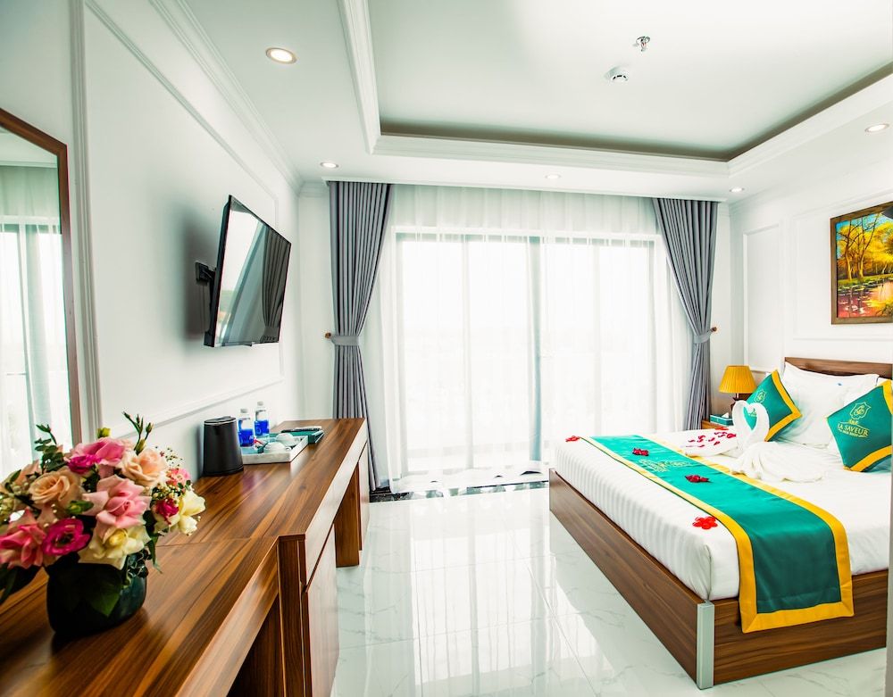 La Saveur de Hoa Binh Resort Deluxe Double Room 2
