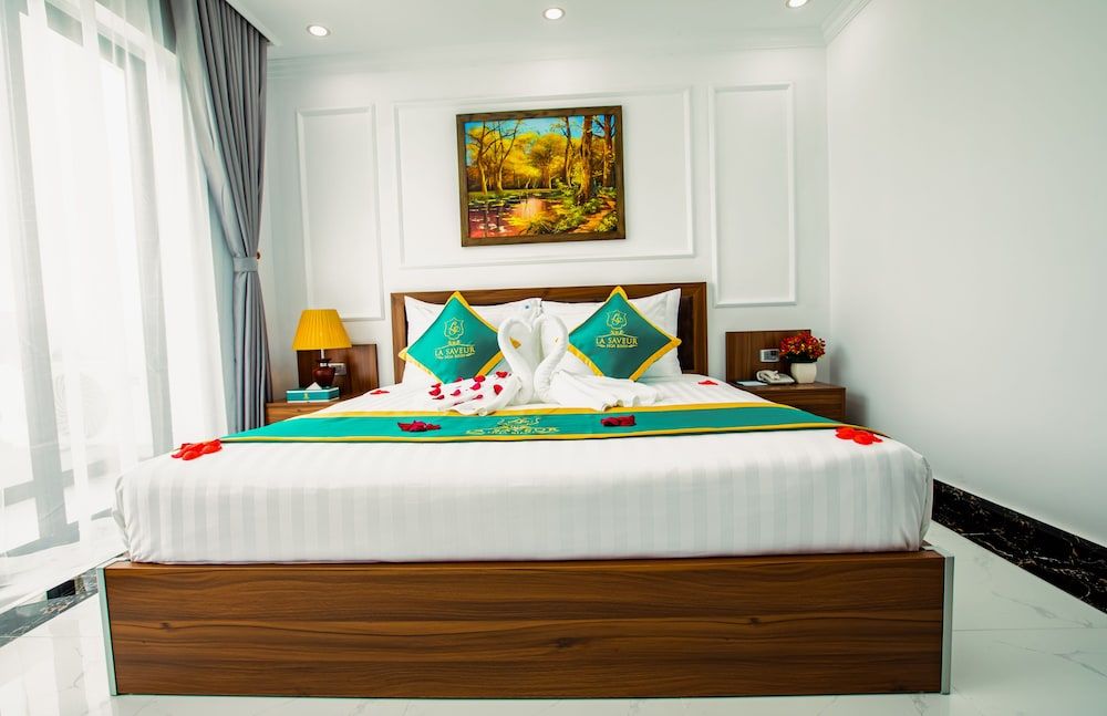 La Saveur de Hoa Binh Resort Deluxe Double Room 3