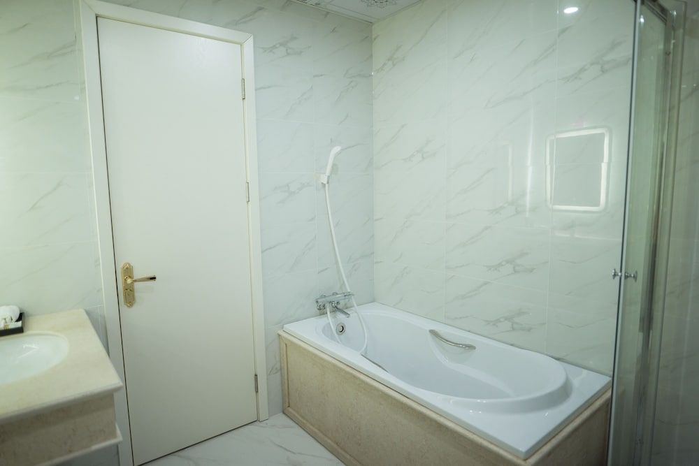 Hoa Dong Hotel Ha Nam Deluxe Double with Balcony 10