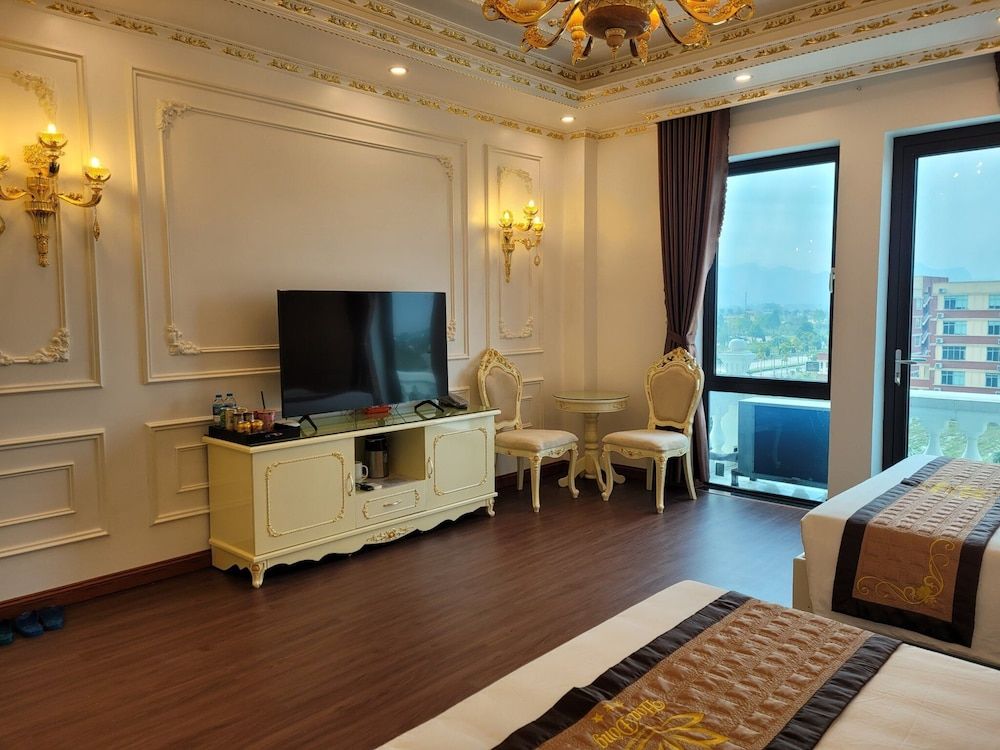 Hoa Dong Hotel Ha Nam Family Room with Balcony 2