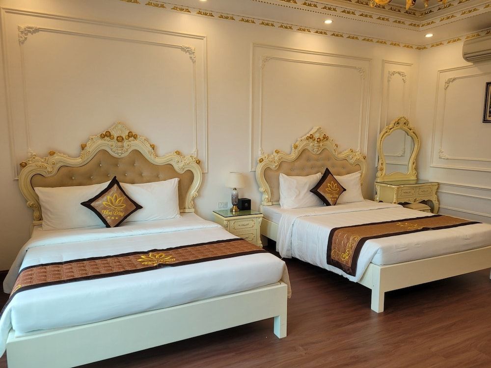 Hoa Dong Hotel Ha Nam Family Room with Balcony 3