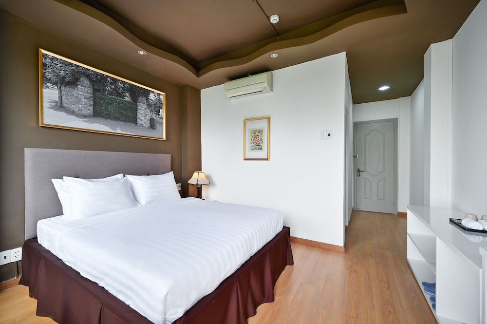 undefined The Noble Swan Wood Park Hotel 2