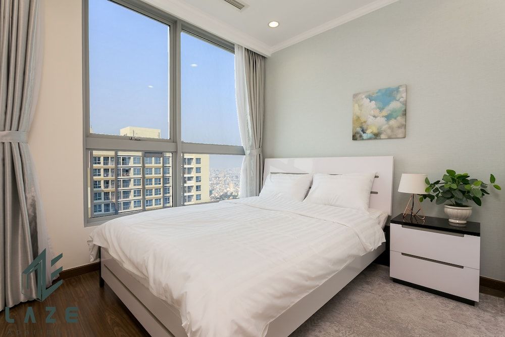 Laze Apartment SAIGON Vinhomes Central Park Superior Penthouse, 2 Bedrooms, City View 7