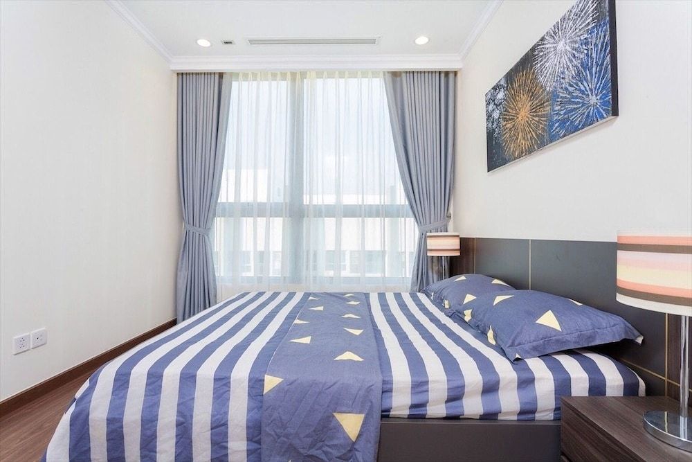Laze Apartment SAIGON Vinhomes Central Park Superior Apartment, 2 Bedrooms, Pool Access 3