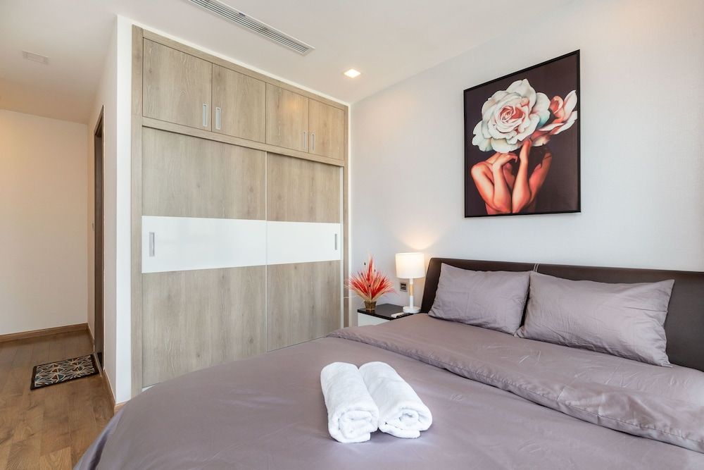 undefined Laze Apartment SAIGON Vinhomes Central Park 8