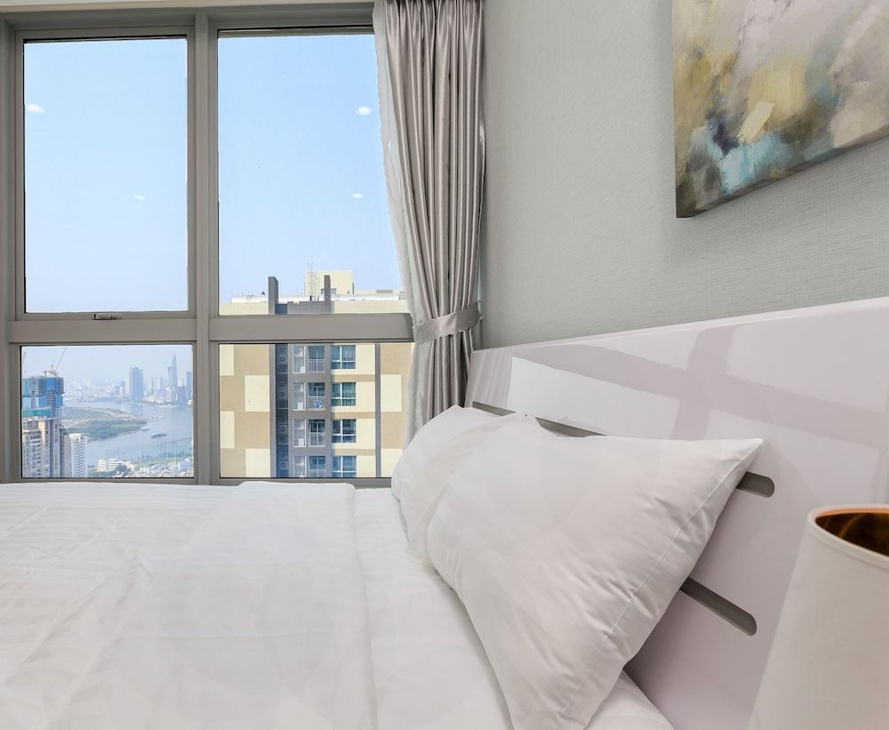 Laze Apartment SAIGON Vinhomes Central Park Superior Penthouse, 2 Bedrooms, City View 6