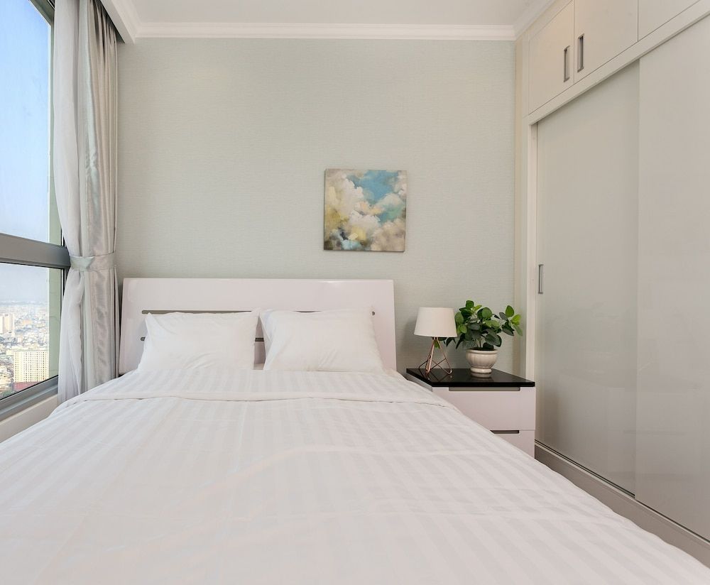 Laze Apartment SAIGON Vinhomes Central Park Superior Penthouse, 2 Bedrooms, City View 3