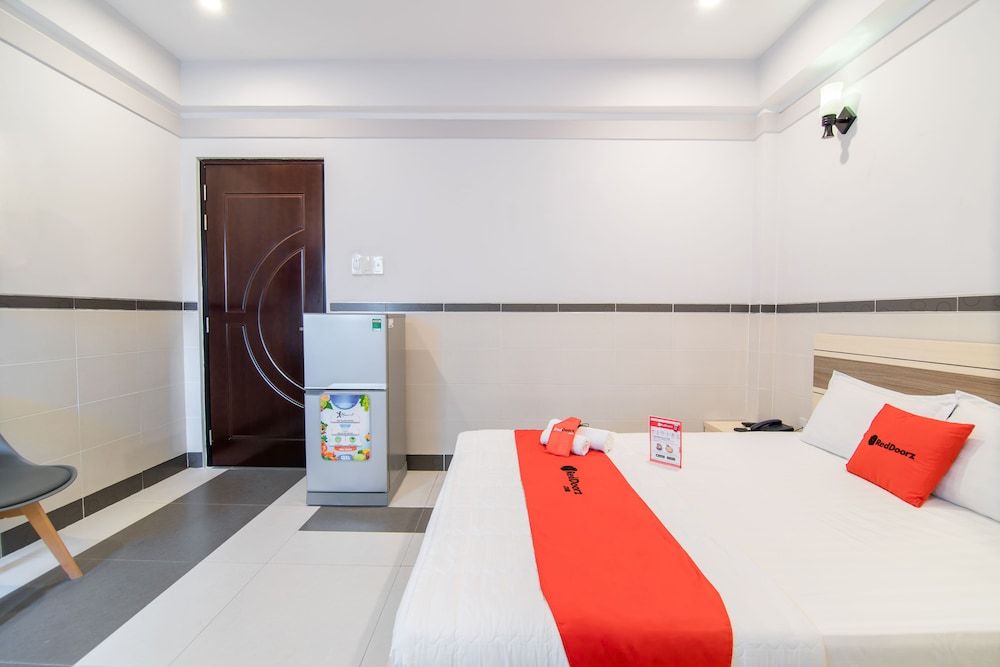 undefined RedDoorz Plus near Lotte Mart D7 6