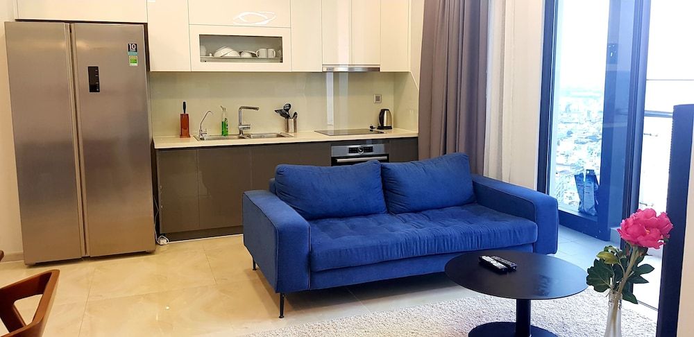 undefined Oasis Vinhome Golden River Apt 6