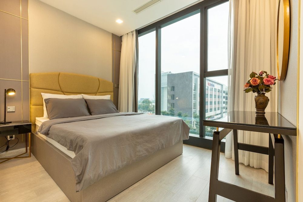 undefined Oasis Vinhome Golden River Apt 2