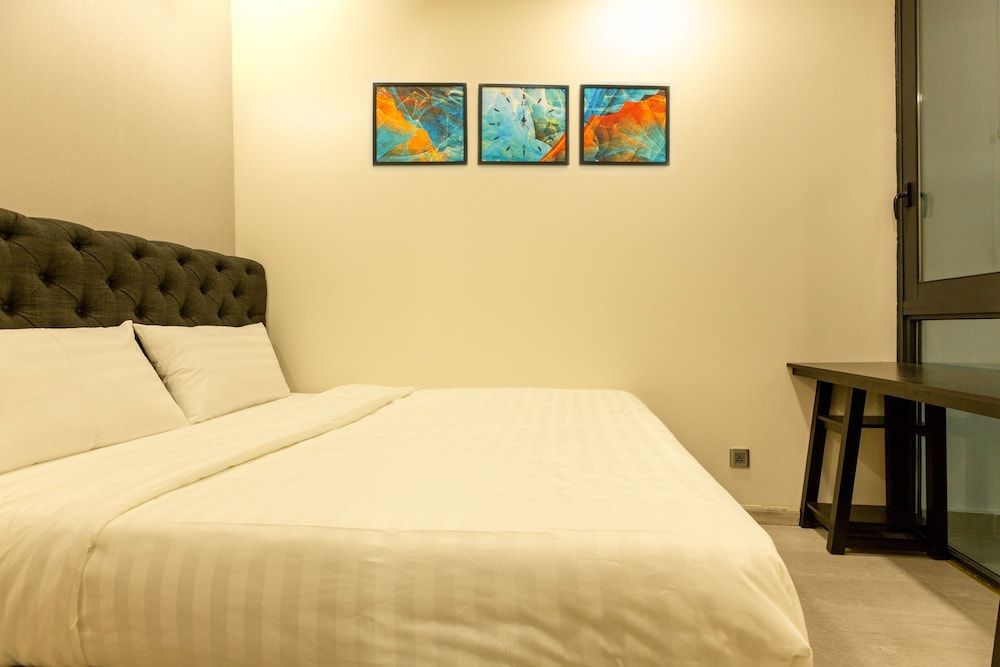 undefined Oasis Vinhome Golden River Apt 3