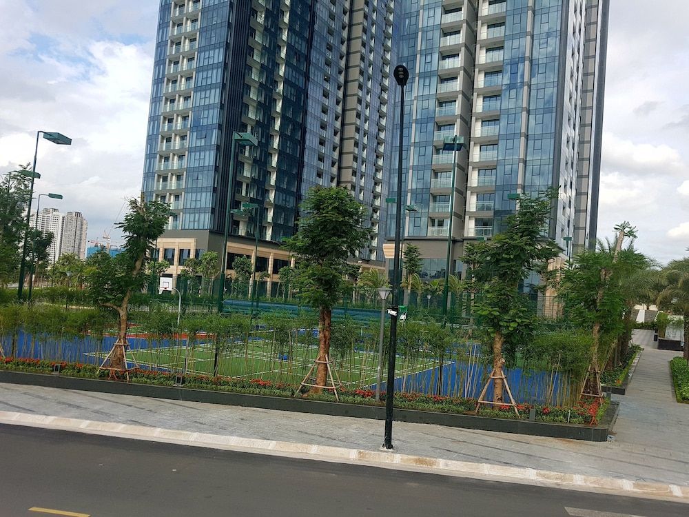 undefined Oasis Vinhome Golden River Apt 10