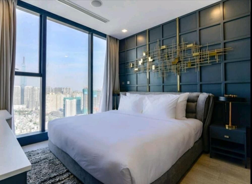 undefined Oasis Vinhome Golden River Apt 4