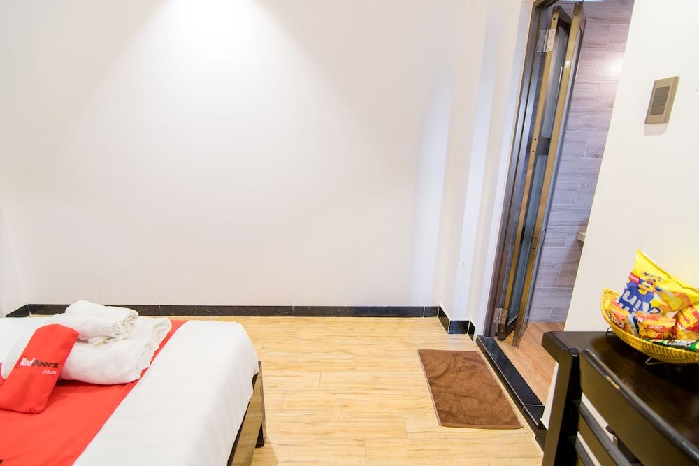 RedDoorz Plus near Ba Chieu Local Market Standard Double Room 5