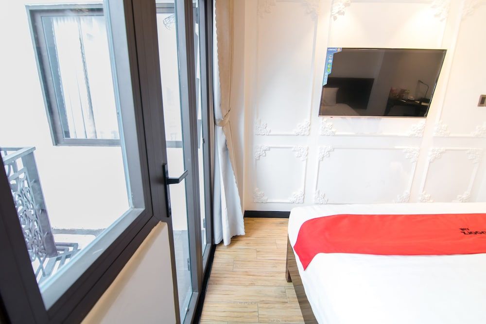 RedDoorz Plus near Ba Chieu Local Market Deluxe Double Room 7