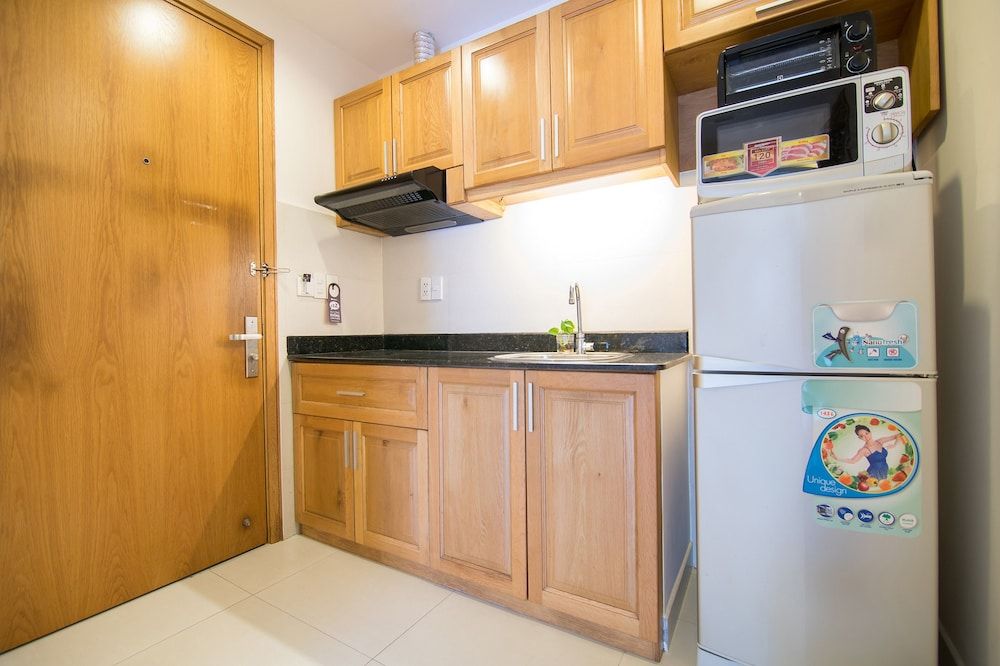 RedDoorz Plus near SECC D7 Suite 7