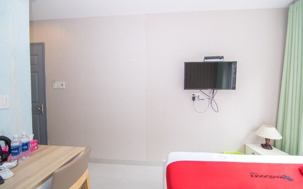 RedDoorz near SC Vivocity Mall 2 Deluxe Double Room 13