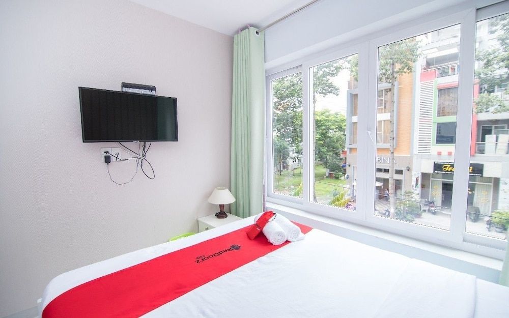 RedDoorz near SC Vivocity Mall 2 Deluxe Double Room 12