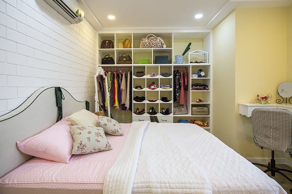 undefined 1BR Victorian Apartment River View D7 5