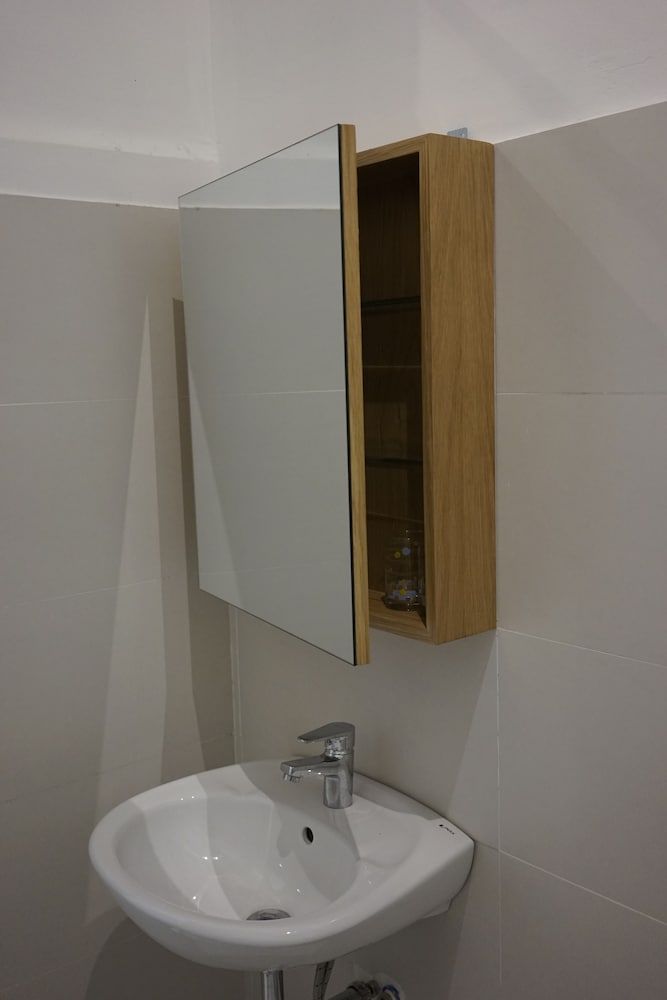 Inn Cafe Saigon Inn Upper Room 5