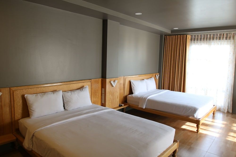 undefined Victorian Hotel 9