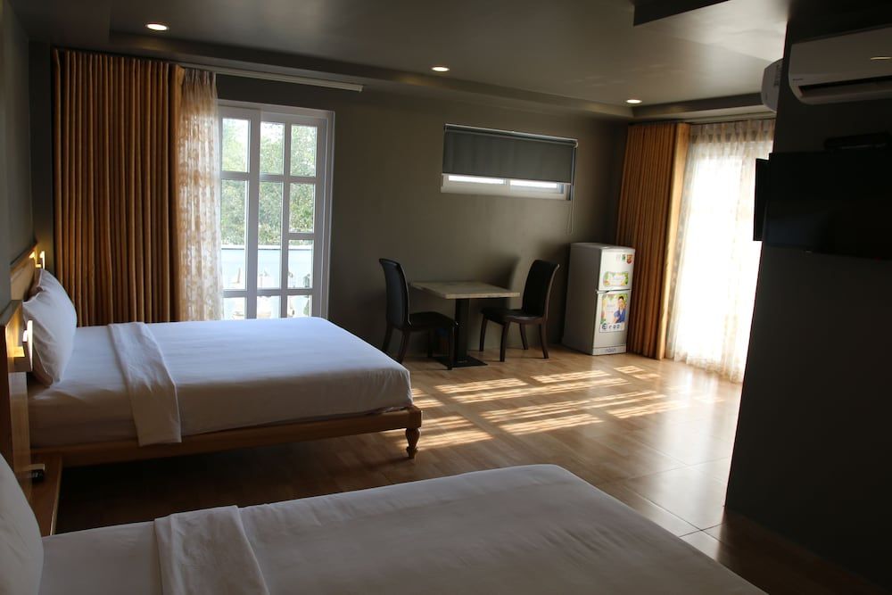 undefined Victorian Hotel 5