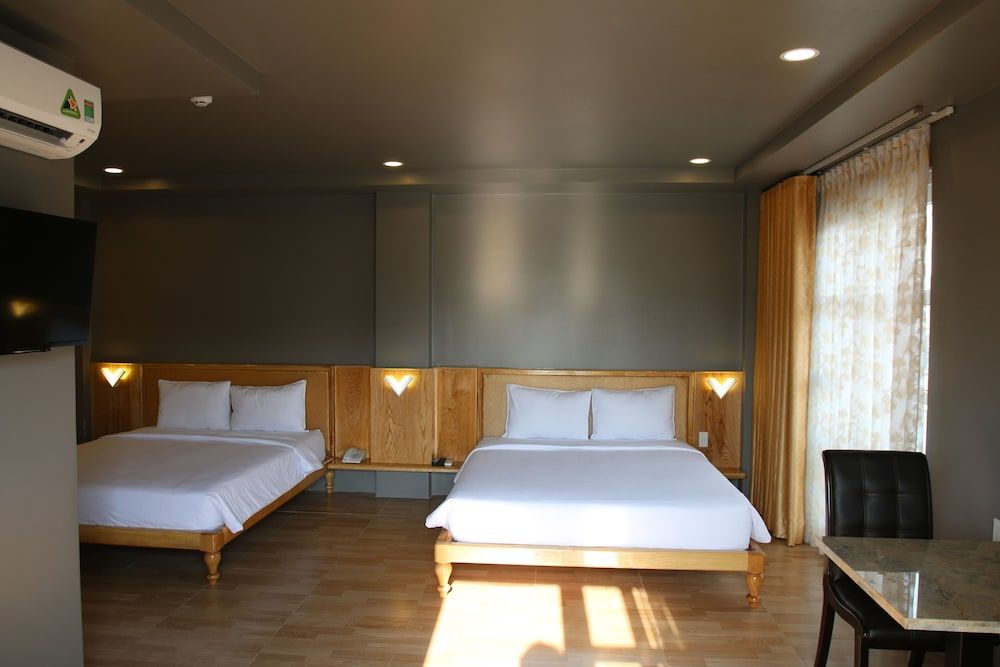 undefined Victorian Hotel 8