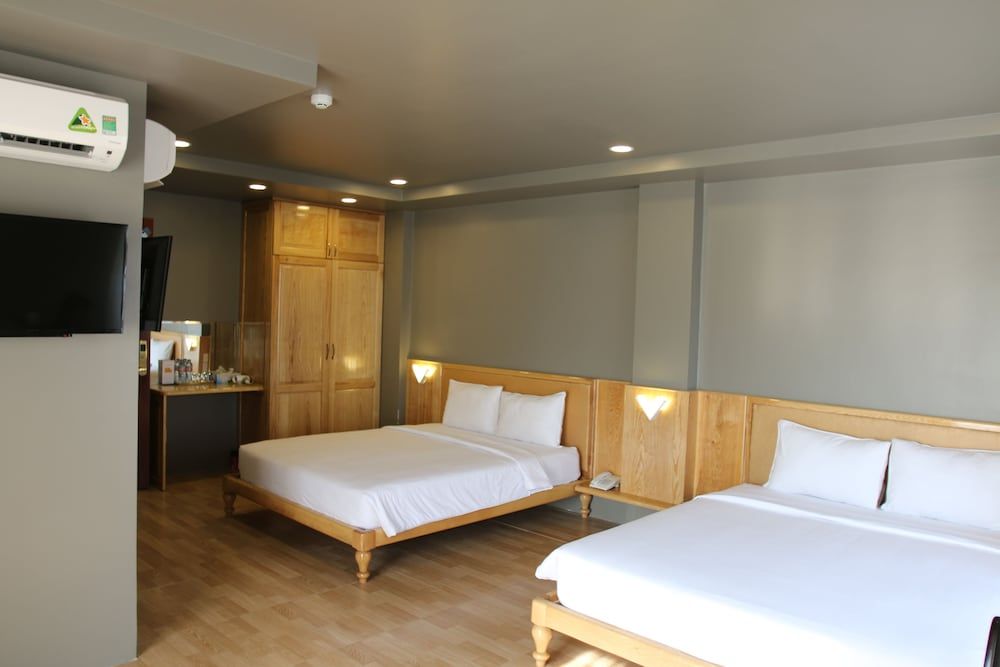 undefined Victorian Hotel 4