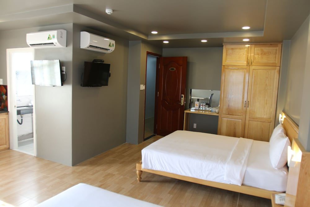 undefined Victorian Hotel 7