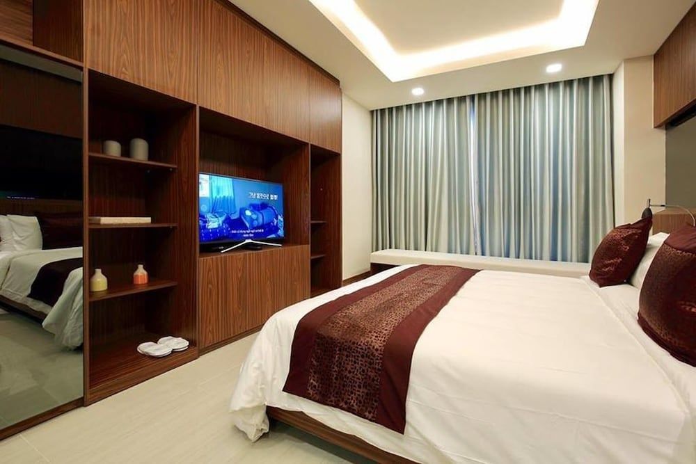 undefined Aviva Saigon Pearl 4