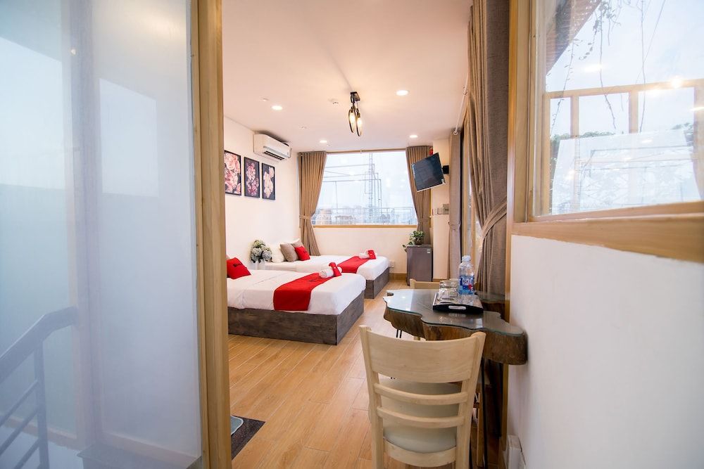 undefined RedDoorz Plus near Saigon Train Station 8