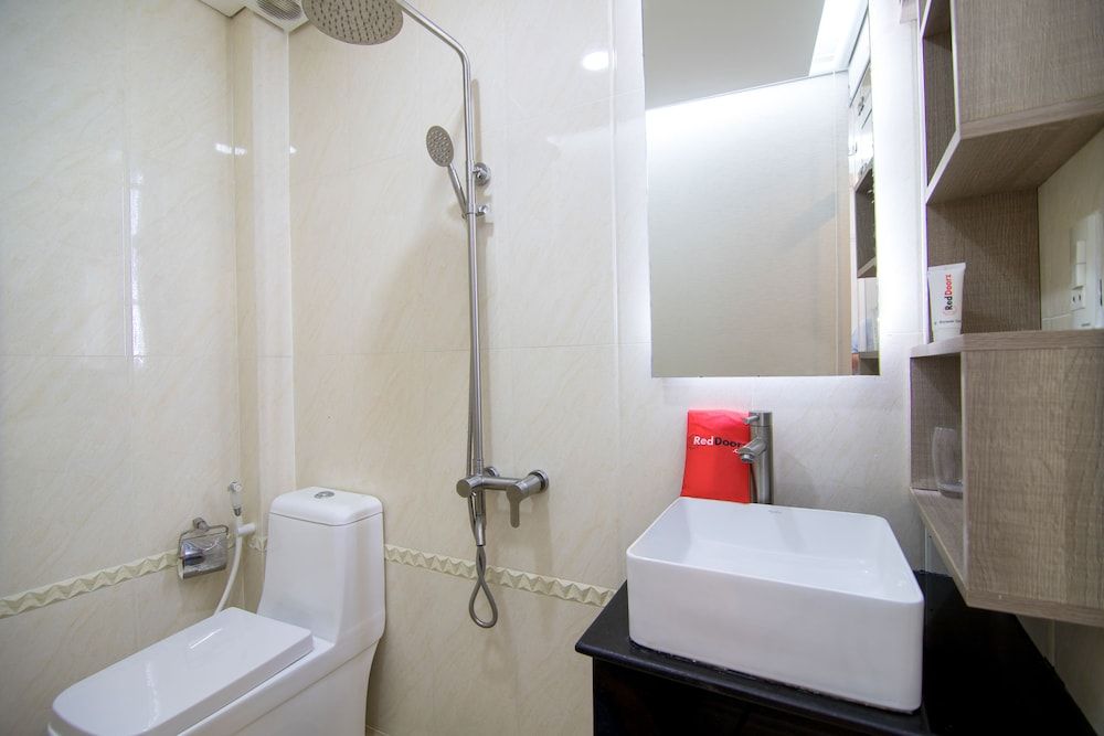 RedDoorz Plus near Saigon Train Station Double Room 8