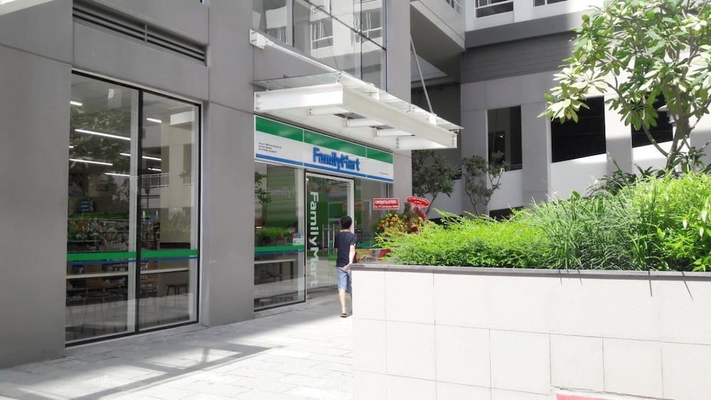 undefined Horse Square Apartment 4