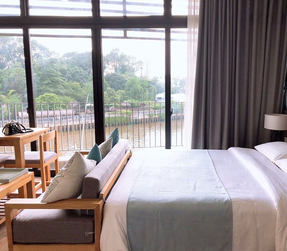 La Regatta Riverside Residences Signature Studio, 1 Queen Bed, Kitchenette, River View 7