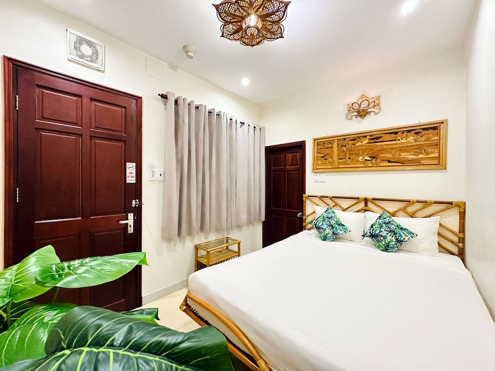 Calmette Hotel Standard Double Room 2