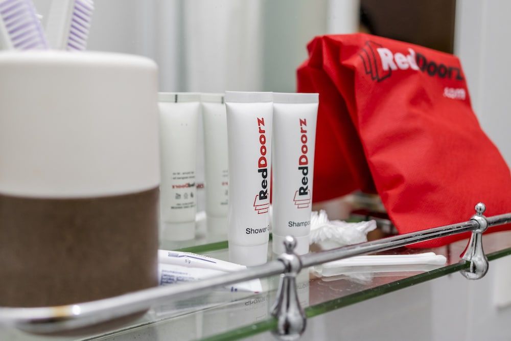 RedDoorz near Gia Dinh Church Standard Double Room 6