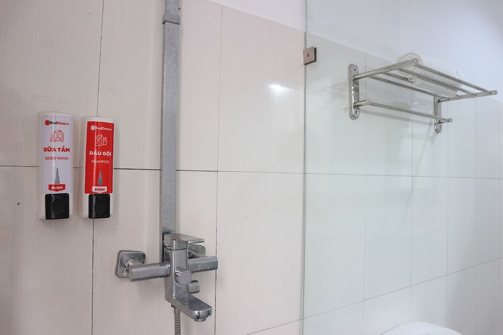 RedDoorz near Gia Dinh Church Superior Double Room 11