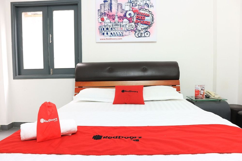 undefined RedDoorz near Gia Dinh Church 9