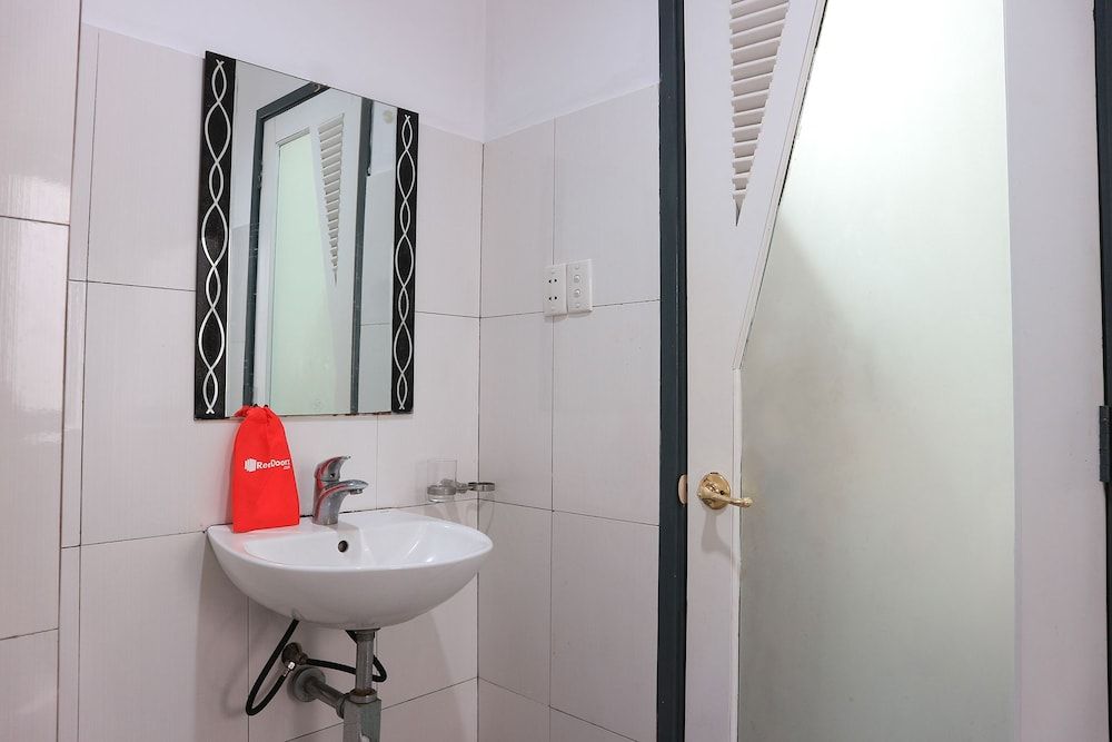 RedDoorz near Gia Dinh Church Superior Double Room 9