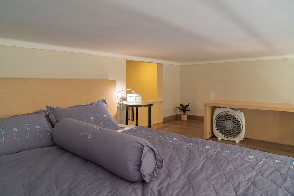 Exclusive Studio, 1 Queen Bed with Sofa bed, Balcony, City View