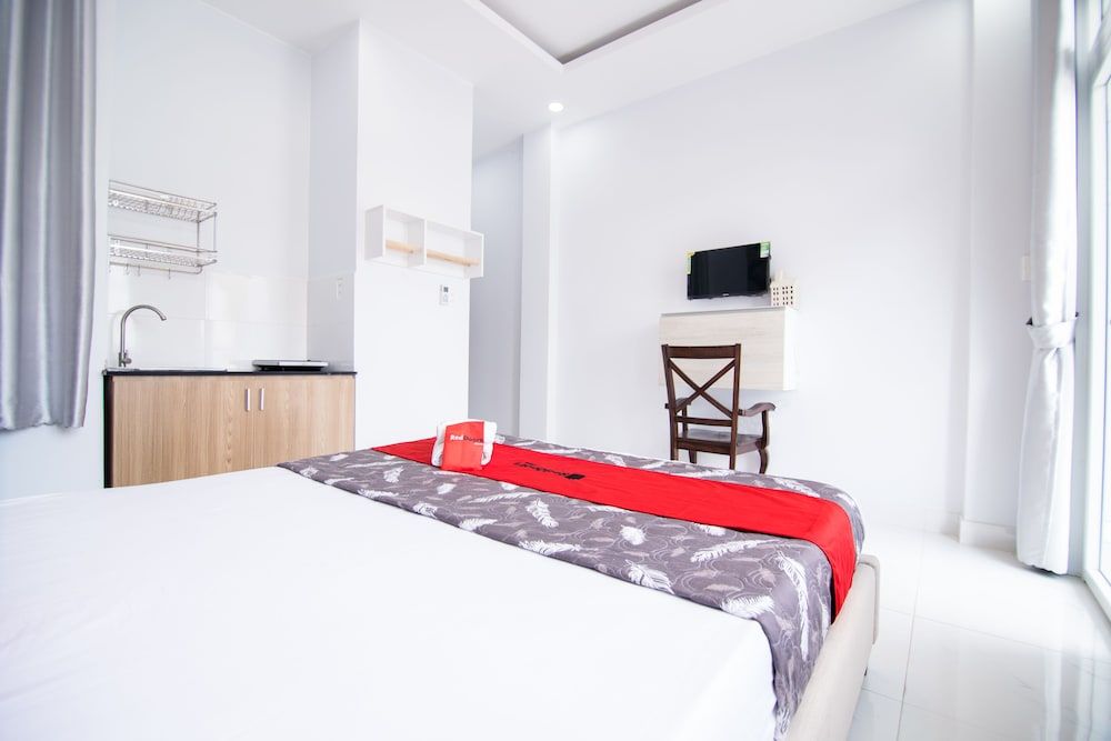 RedDoorz near Saigon Zoo Deluxe Room 4