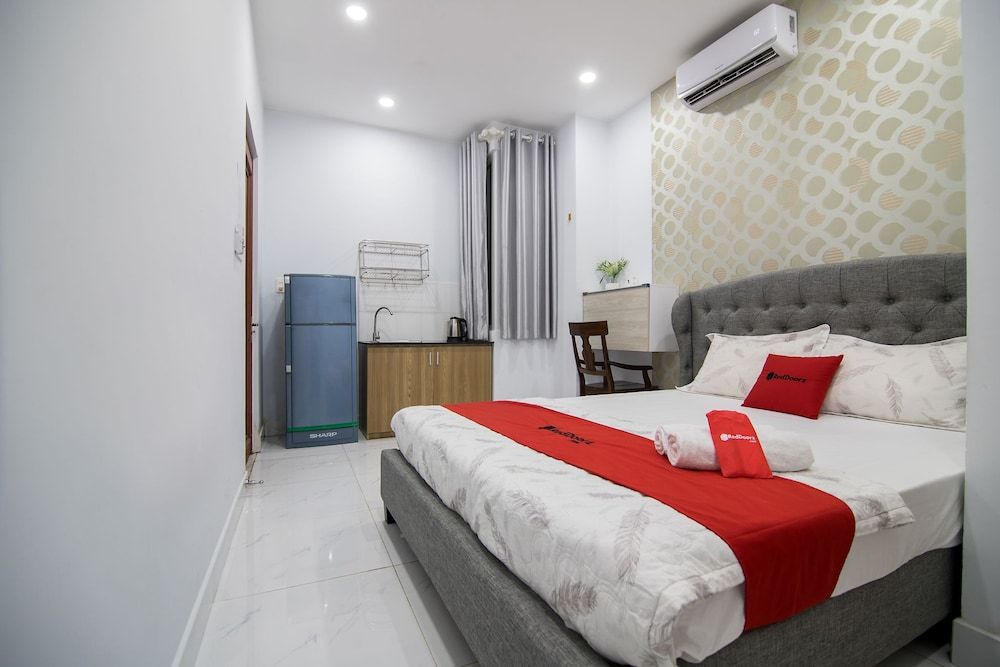 RedDoorz near Saigon Zoo Double Room 6