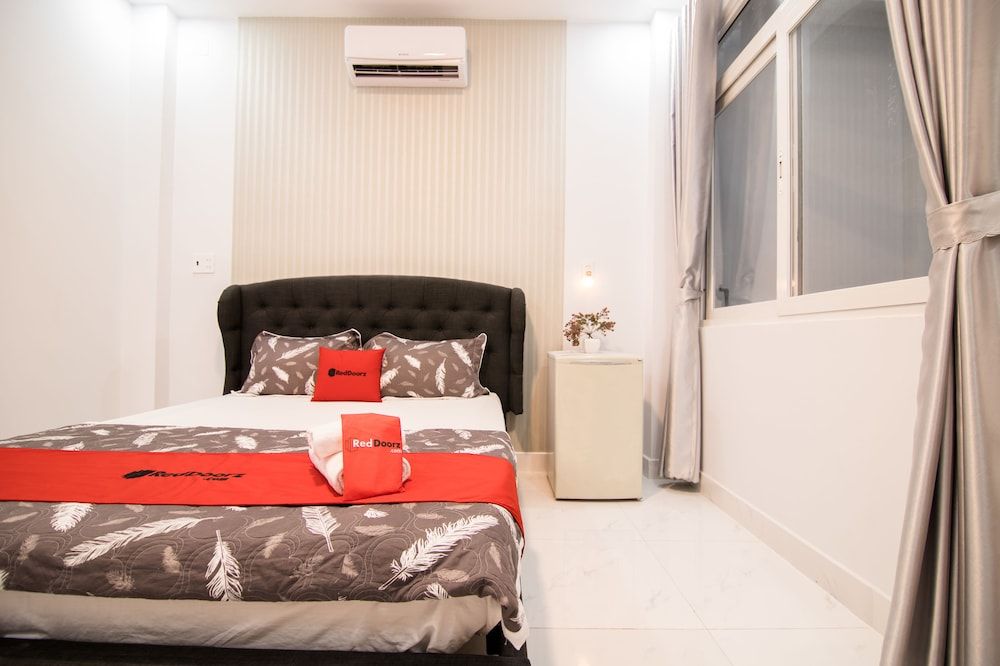 RedDoorz near Saigon Zoo Superior Room 6