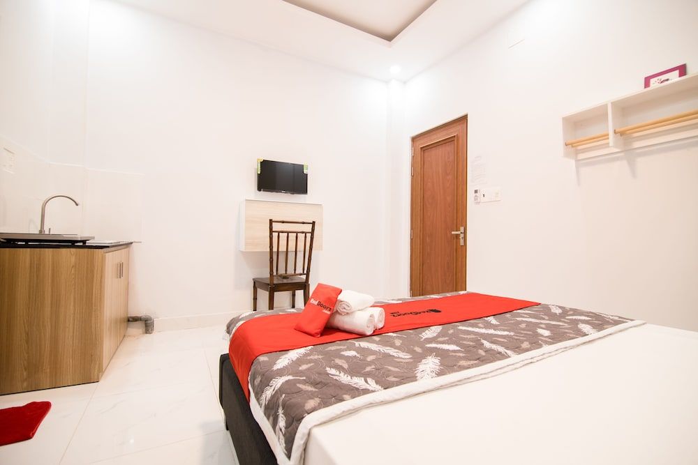 RedDoorz near Saigon Zoo Superior Room 7